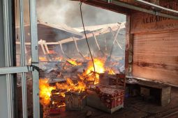 Sembilan mobil damkar terlibat pemadaman Pasar Kutoarjo