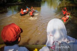 Murid SDN Basirih 10 Banjarmasin lomba balap "jukung"