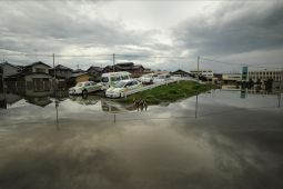 Topan kuat ganggu perjalanan musim panas di Jepang