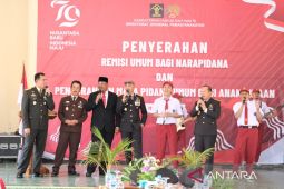 Pj Gubernur Babel hibur warga binaan dengan lagu "Rumah Kita"