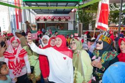 Rayakan HUT RI, Khofifah berbaur dengan warga Jemur Wonosari