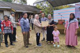 Warga Desa Salikung dan Desa Sungai Kumap terima bantuan Rutilahu