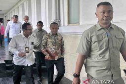 Bahlil  rapim bersama jajaran Kementerian ESDM di hari pertama kerja