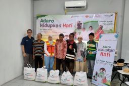 Adaro dan ANTARA Kalsel berbagi dengan warga prasejahtera
