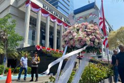 Karangan bunga dukungan ke  MK bertabur, pesannya MK terus jaga muruah konstitusi