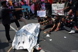 Aksi mahasiswa kawal putusan MK di Blitar