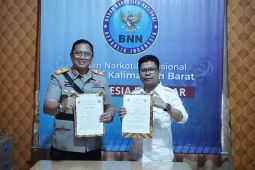 Kabupaten Sambas serahkan hibah bangunan percepat pembentukan BNNK