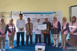 YBM dan Srikandi PLN Kalselteng peduli pendidikan sejak dini
