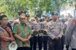 Petugas gabungan amankan unjuk rasa di "Rumah Banjar"
