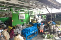 Pemkot Jambi bantu mesin pencacah sampah ke kelompok swadaya