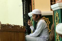 Ustadz Madnur ingatkan "dipuji jangan tersanjung dan dihina jangan tersinggung"