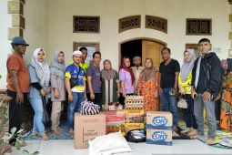 Pemerintah salurkan bantuan untuk tiga KK penyintas kebakaran di Palabuhanratu
