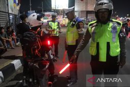 Polisi Cianjur amankan puluhan sepeda motor - botol miras
