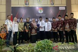 Kasmidi - Lulu daftar sebagai kontestan Pilkada Kutim