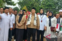 Hidayat Arsani-Hellyana daftarkan diri ke KPU Babel