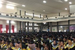Rektor Unpatti minta wisudawan tingkatkan kemampuan TI hadapi era 5.0, begini penjelasannya