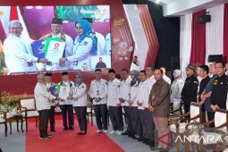 Pasangan Ahmad Syaikhu-Ilham Habibie daftar pakai kendaraan klasik