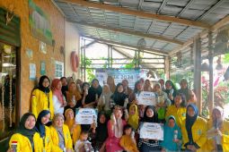 Tim Pengabdian Masyarakat UI ajarkan olah limbah jadi ecobrick pada warga Sukarame Banten