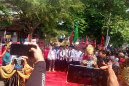 Diantar pendukung, Hasbi-Amir daftar Pilkada 2024 ke KPU Lebak