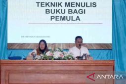 Unpatti beri pelatihan menulis pada penerima beasiswa  KIP