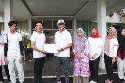 Sekda HSS serahkan piagam penghargaan siswa dan mahasiswa selesai PKL