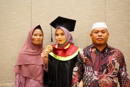 Anak petani jagung asal Lombok sukses menjadi sarjana kedokteran di UM Surabaya