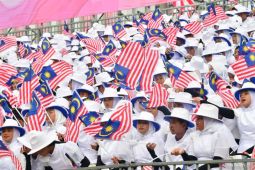Perayaan Kemerdekaan Ke-68 Tahun Malaysia dimeriahkan atraksi alutsista udara