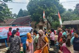 Relawan Tagana Lebak distribusikan air bersih di dua kecamatan