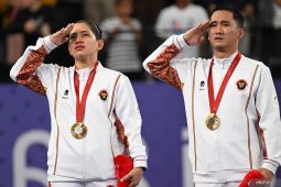 Paralimpiade 2024 - Emas pertama, kemenangan emosional Hikmat-Leani