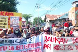 Warga Ulujadi Palu lakukan aksi demo tolak aktivitas tambang galian C