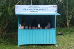 Pelaku  UMKM Negeri Rutong Ambon kembangkan produk sirop Tomi- tomi