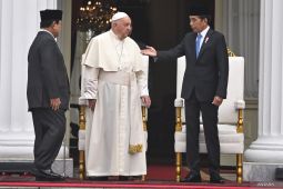 Jokowi kenalkan Presiden Terpilih Prabowo kepada Paus Fransiskus