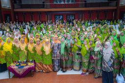 Khofifah berterima kasih pada  Guru TK-PAUD pembentuk karakter unggul