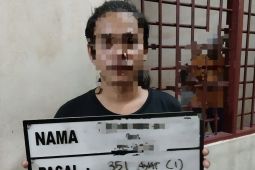 Akibat HP menggunakan kata sandi suami aniaya istri