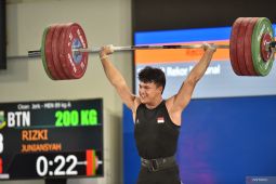 Lifter Rizki Juniansyah cetak rekor nasional dengan angkatan 205 kg