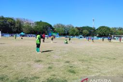 1.476 siswi Surabaya ikuti turnamen sepak bola putri