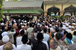 Bacawagub Aceh Tu Sop dimakamkan dekat putranya, diantar ribuan warga