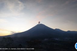 Gunung Semeru kembali erupsi selama 106 detik