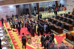 45 anggota DPRD Kepulauan Riau resmi dilantik