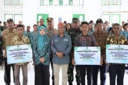 Pj Bupati Lamandau serahkan bantuan pembangunan rumah ibadah