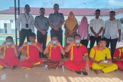 Lapas Labuhan Bilik terima 10 KTP Elektronik untuk warga binaan
