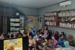 Perpustakaan Hatukau Ambon  edukasi terkait literasi keuangan bagi anak