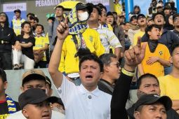 Alasan Faldo Maldini berbaur dengan masyarakat saat nonton Persikota