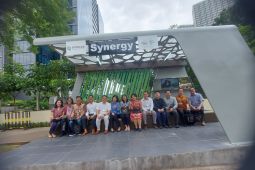 Pertama di Indonesia, halte bus berteknologi alga diresmikan di Serpong