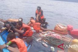 Polisi evakuasi ABK kapal kayu tenggelam di perairan Demta