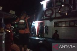 Tim SAR gabungan evakuasi ABK KM Kencana Jaya alami kecelakaan
