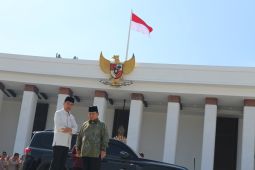 Presiden terpilih Prabowo simak dan catat pengarahan  Jokowi di IKN