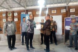 Panasonic salurkan 150 lampu tenaga surya di Babel