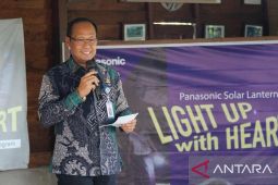 Babel serahkan lampu tenaga surya di lima desa terpencil