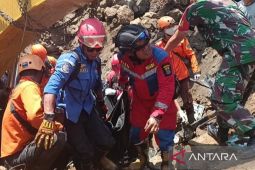 Basarnas berhasil evakuasi operator alat berat tertimbun tanah